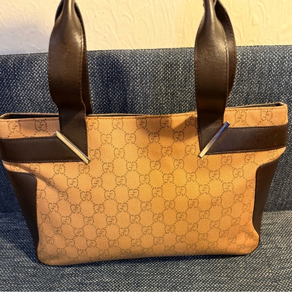 Gucci Handbags - GUCCI AUTHENTIC GG SUPREME WITH LEATHER ACCENTS BAG. EUC.